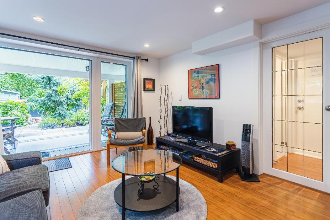 West Side 1Br Dunbar Garden Suite Vancouver Exterior photo